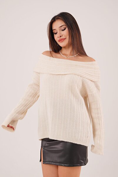 Hipo Trend Pulover tricotat ecru cu guler Madonna decoltat pe umeri