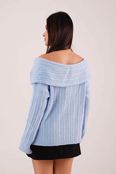 Hipo Trend Pulover tricotat albastru bebeluș cu guler Madonna decoltat pe umăr