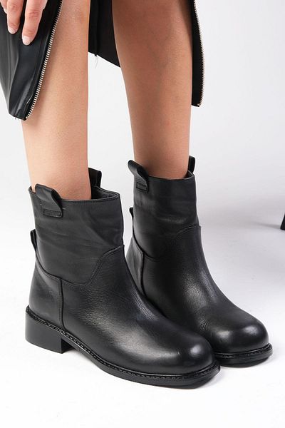 Mio Gusto Rio Genuine Leather Black Color Blunt Toe Women's Biker Boots