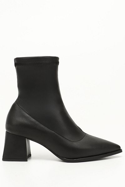 GÖNDERİ(R) Schwarze Damen-Stretchstiefel mit Reißverschluss und spitzer Zehenpartie und dickem Absatz