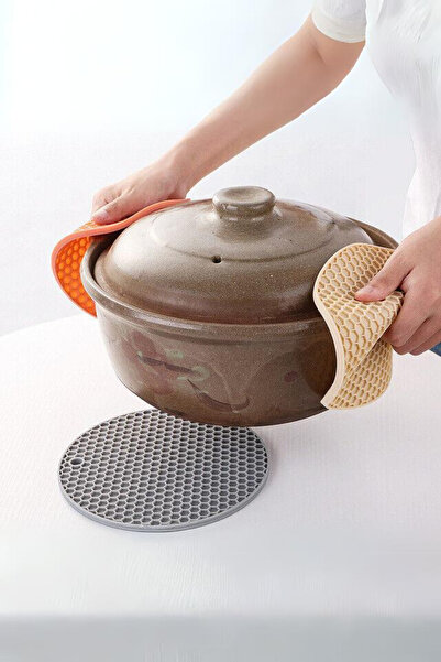 grimorlife Practical Silicone Trivet Honeycomb Patterned Griddle Mold Round Colored Silicone Trivet - 1 Piece