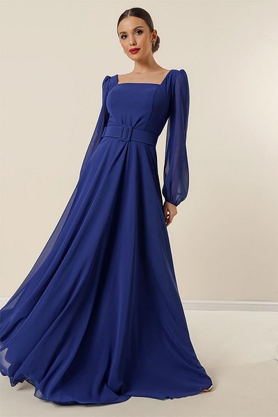 By Saygı Langes Abendkleid aus Chiffon mit quadratischem Ausschnitt, Gürtel und Taillenfutter