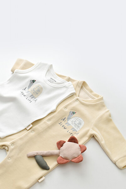 BabyCosy Set Broscuta cu salopeta si body din 80%bumbac organic si 20% poliester - Crem, BabyCosy