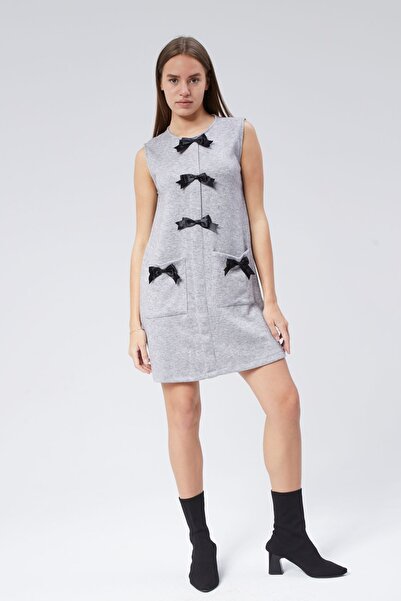 soBasic Rochie din tricotaje Rosanne cu mâneci zero - gri