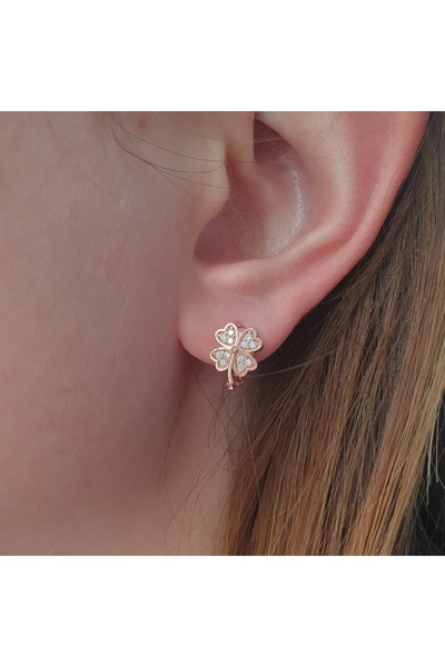 MAGRİB 925 ayar gümüş beyaz zirkon taşlı klipsli kalpli dört yapraklı yoncalı gümüş çocuk küpesi