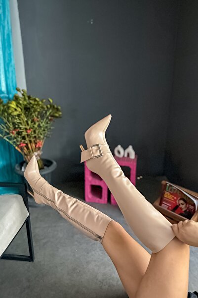 SHOEBELLAS Boob Bej Cilt Büyük Toka Detaylı Kadın Çizme