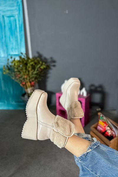 SHOEBELLAS Γυναικείες μπότες Eias Beige Fluffy Fur Detailed