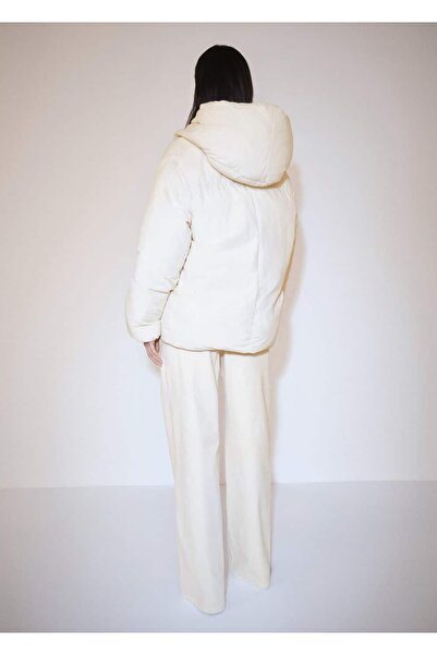 MANGO Woman Kapüşonlu Kısa Kapitone Anorak