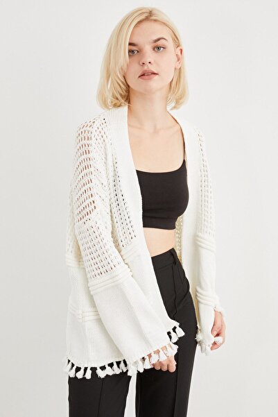 Cockatoo Γυναικεία λευκά πλεκτά με λεπτομέρειες