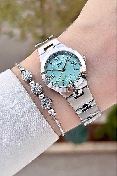 Casio ساعة يد نسائية بمينا أخضر وسوار معدني وضمان لمدة عامين