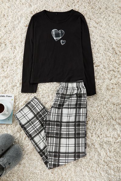 Trendyol Collection Schwarzes Baumwoll-Pyjama-Set mit Herz-Karomuster THMAW25PT00220