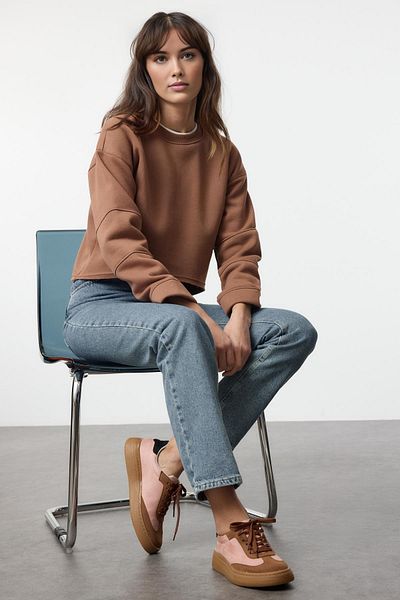TRENDYOL SHOES Damen-Retro-Sneaker mit dicker Sohle und rosa Schnürsenkeln - Takaw25sn00061