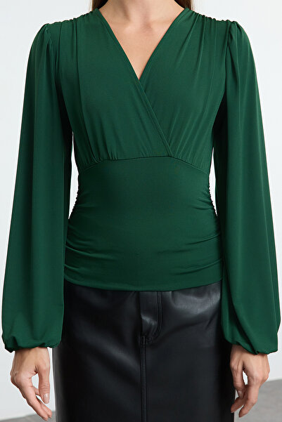 Kolekcia Trendyol Pružná tkanina – smaragdovo zelená blúzka s dlhým rukávom s detailným rúškom Twoaw25Bz00021