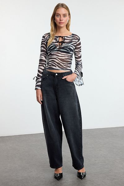Trendyol Collection Μαύρη πλεκτή μπλούζα με ελαστική στάμπα Zebra - Εφαρμόζεται στο σώμα, TWOAW25BZ00286