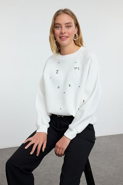 Trendyol Collection Pohodlná mikina z tlustého fleece Inside Ecru s kamenným detailem - Twoaw25Sw00281