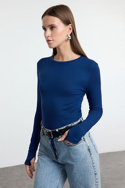 Trendyol Collection Granatowa bluzka z elastycznej dzianiny z wiskozy/miękkiej tkaniny z wypustkami w dotyku TWOAW25BZ00014