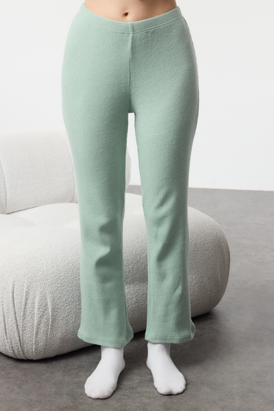 Trendyol Collection Mintfarbenes, gebürstetes, weiches, geripptes Cardigan-Strickpyjama-Set aus Baumwolle THMAW25PT00074