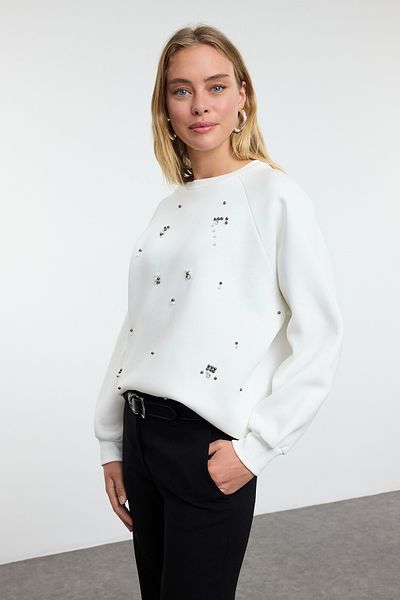 Trendyol Collection Pohodlná mikina z tlustého fleece Inside Ecru s kamenným detailem - Twoaw25Sw00281