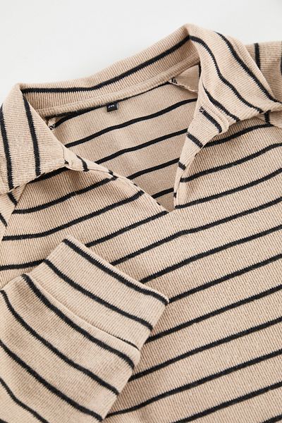 Trendyol Curve Beige gestreiftes Oversize-Sweatshirt „Thessaloniki Polo“ in Übergröße – TBBAW25AO00043