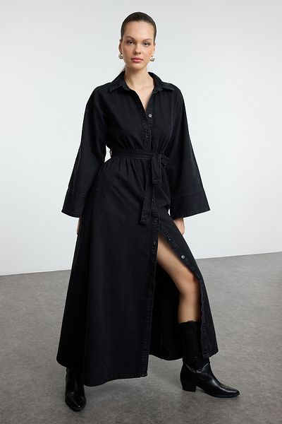 Trendyol Collection Maxi Modest džínové košilové šaty s černým páskem TWOSS24EL00923