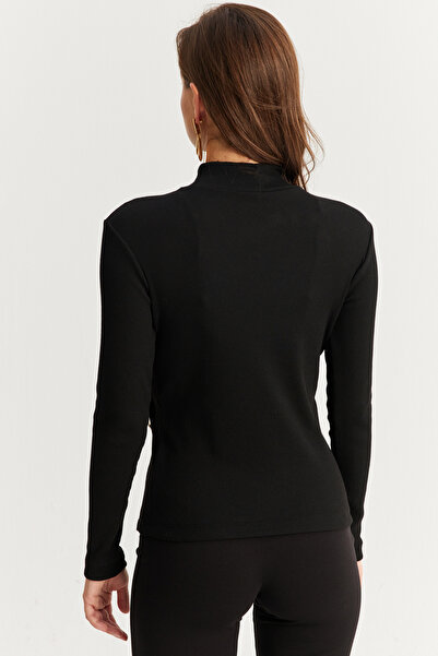 Cool & Sexy Γυναικεία μπλούζα με μαύρα κουμπιά με λεπτομέρεια καμιζόλα EY2927