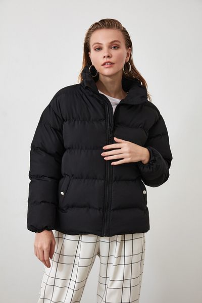 Trendyol Collection Schwarze wasserdichte Oversize-Pufferjacke – Stehkragen Winter TWOAW21MO0045