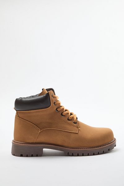 TRENDYOL SHOES Férfi lapos fűzős tevecsizma - Takaw25bo00042