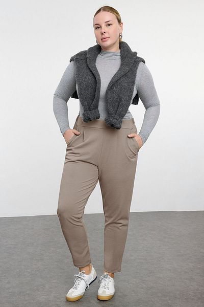 Trendyol Curve Πλεκτό παντελόνι μεγάλου μεγέθους Mink Carrot Fit TBBAW25AR00002