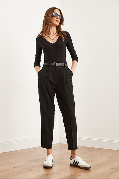 Olalook Schwarze Damen-Karottenhose mit Gürteltasche und einer Falte aus Polyfiskon PNT- 19000297