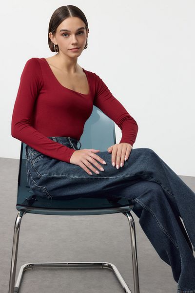 Trendyol Collection Burgunderfarbener, hochwertiger Strick-Body mit quadratischem Kragen und Druckknöpfen an der Unterseite TWOAW24BD00062