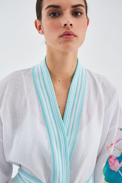 Peraluna Lotus Fish Appliqued Linen Blended Women's Knee-Length Kimono - White