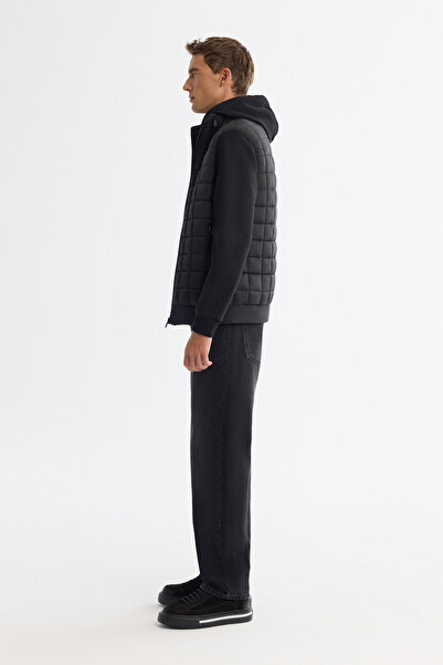 Avva Erkek Siyah Dik Yaka Kare Kapitone Termometreli Şişme Comfort Fit Yelek A42Y6502