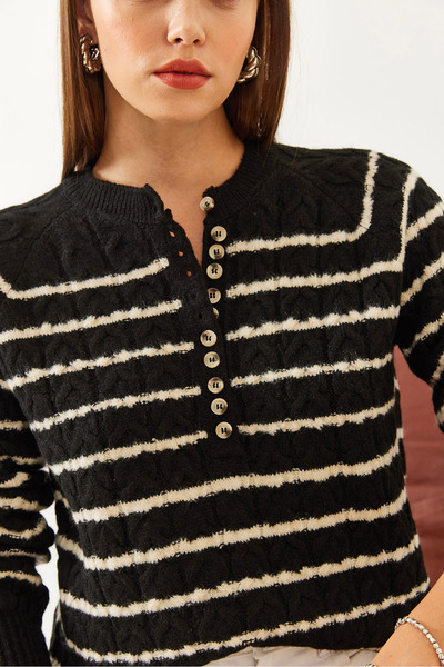 Bianco Lucci Women's Button Detailed Hair Braided Striped Sweater 85001008