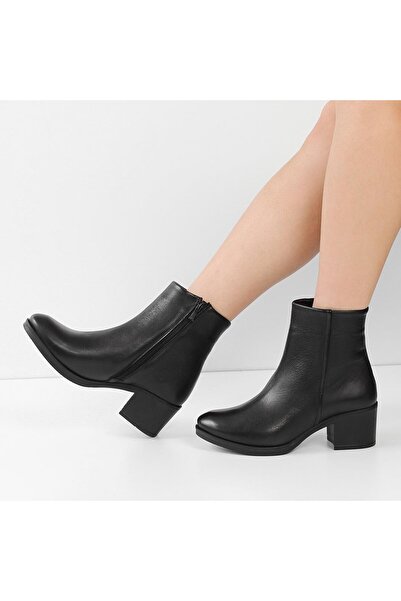 Celal Gültekin Kadın Siyah Fermuarlı Kalın Topuklu Deri Bot