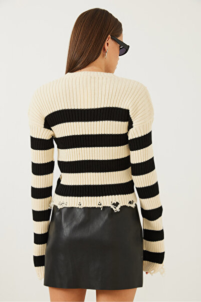 Bianco Lucci Γυναικείο ριγέ πουλόβερ με σκισμένη λεπτομέρεια 85001009