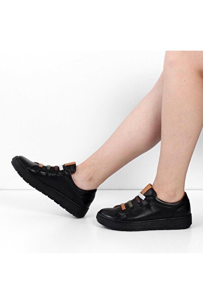 Celal Gültekin Kadın Siyah Bağcıklı Kalın Tabanlı Deri Ayakkabı