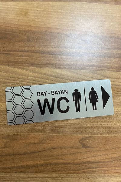 Gri Grafik Design Workshop الألومنيوم BAY-WOMAN RIGHT WAY WC علامة توجيه المرحاض 30 سم × 10 سم