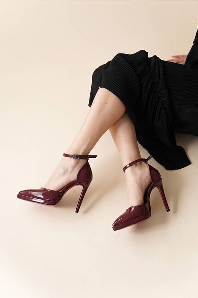 Ayakkabı Ateşi Claret Red Minora Brand Women's Heeled Shoes - Pointed Toe and Helmet