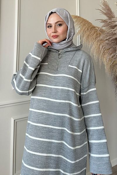 InStyle Graues Strickkleid mit Nadelstreifen und Reißverschluss