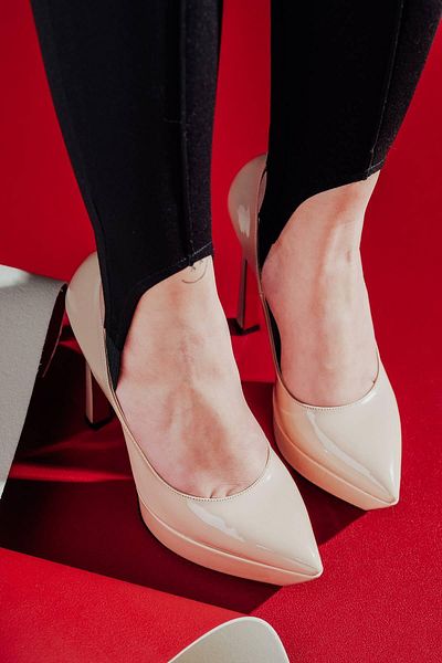 Ayakkabı Ateşi Pantofi cu platformă din piele lăcuită Siena Nude - Design special pentru femei