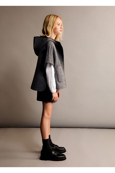 MANGO Kids Jacke im Cape-Stil mit Knöpfen