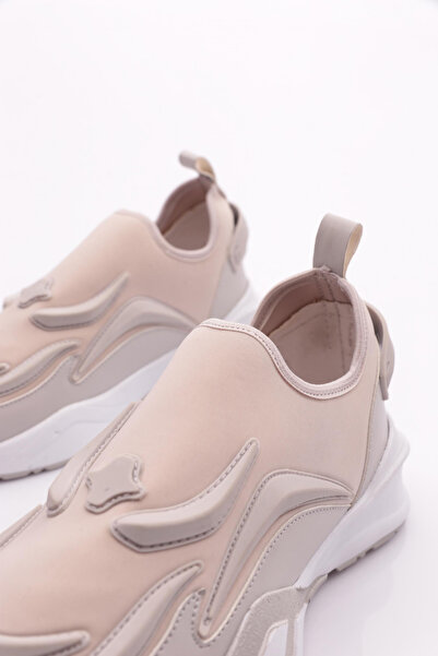 DGN 0392 Kadin Arkasi Yazili Spor Ayakkabı