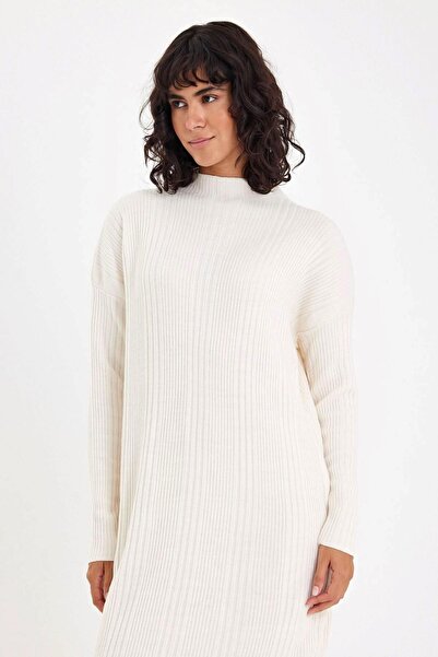 Hazinedan Γυναικείο λευκό μακρύ πλεκτό φόρεμα χιαστί με μισό ζιβάγκο