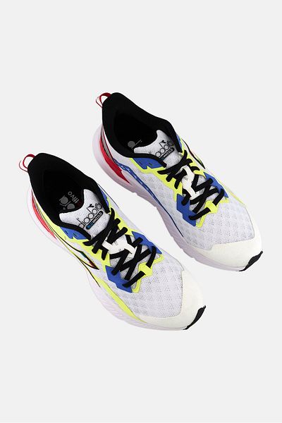 Diadora حذاء رياضي برباط من Mythos Blushield Volo 3 للرجال، باللون الأبيض
