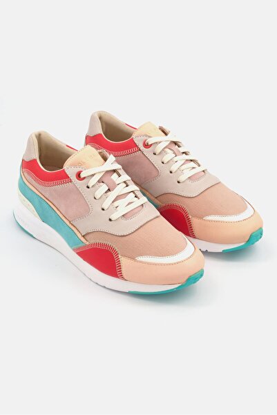 Cole Haan حذاء كاجوال واسع للنساء من جراندبرن داون تاون برباط، متعدد الألوان