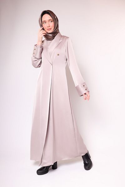 HARİKA WEAR عباية باللون البيج مع تفاصيل أزرار