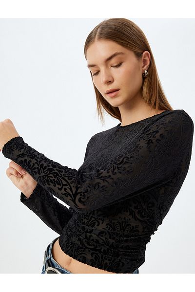 Koton Poloprůsvitné květované sametové body Slim Fit s dlouhým rukávem a kulatým výstřihem