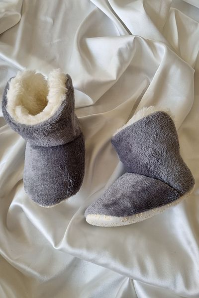 Trade Bazaar 0-12 Months Baby Slippers - Plush, Furry Non-Slip Sole Booties