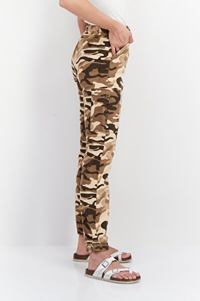 NA-KD Women Regular Fit Camouflage Cargo Pant, Brown