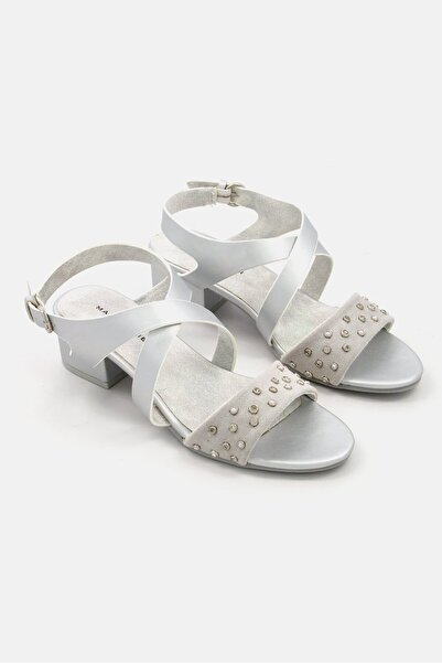 Marc Fisher صندل تشارلي جابي قابل للتعديل للبنات الصغار، فضي